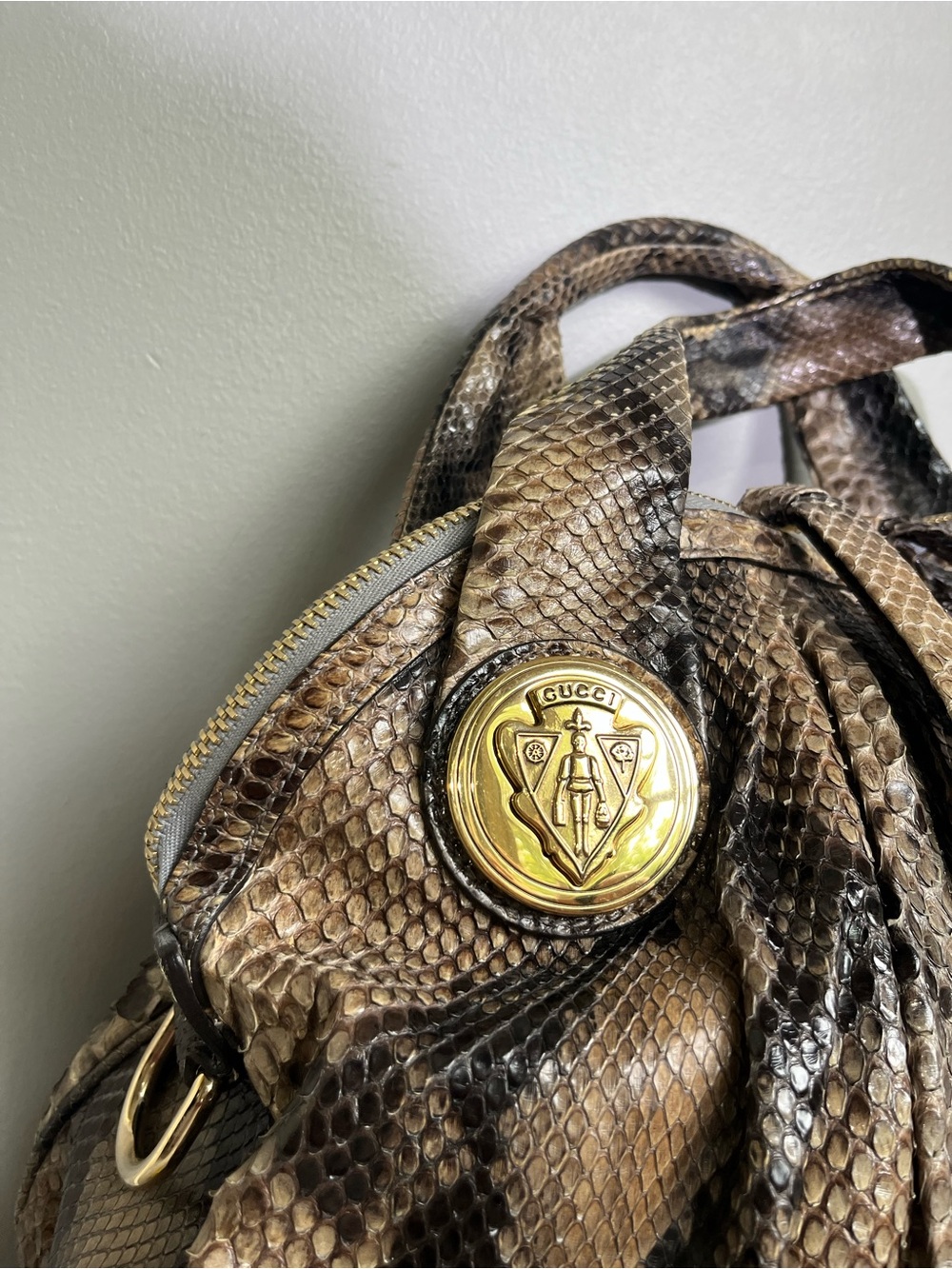 Gucci Hysteria Python Snakeskin Top Handle Bag Y2K Gold Medallion - Picture 4 of 15